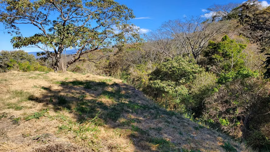 LOTE EN VENTA – USO UNIFAMILIAR Y MUTIFAMILIAR 1.291 m². VISTA AL VALLE - Imagen 13