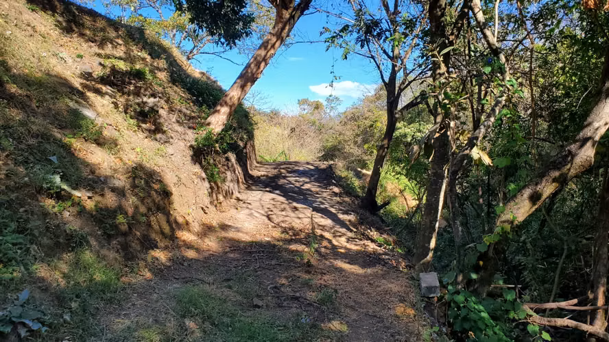 LOTE EN VENTA – USO UNIFAMILIAR Y MUTIFAMILIAR 1.291 m². VISTA AL VALLE - Imagen 5