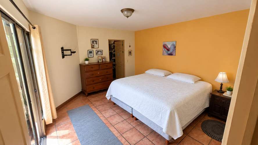 Casa en Curridabat/un piso-residencial-jardín grande - Imagen 4