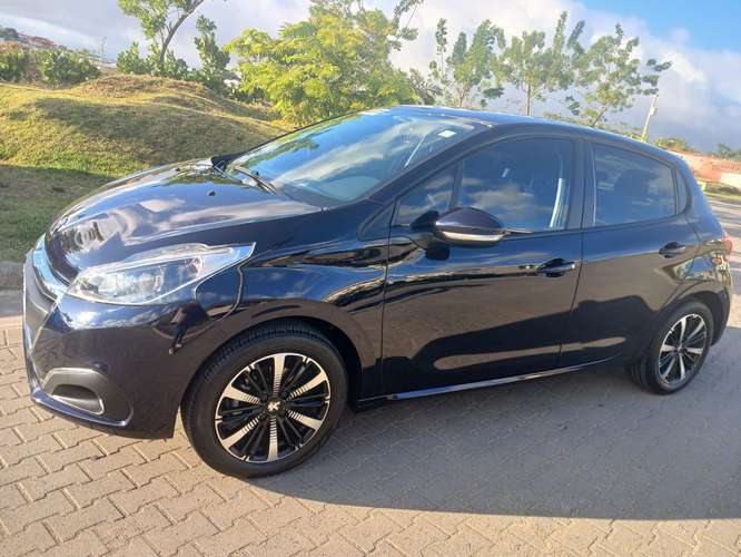 BEAUTIFUL FRENCH VEHICLE: PEUGEOT 208 PETROL MANUAL OF 2018