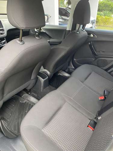 HERMOSO VEHÍCULO FRANCÉS: PEUGEOT 208 MANUAL DE GASOLINA DEL AÑO 2018