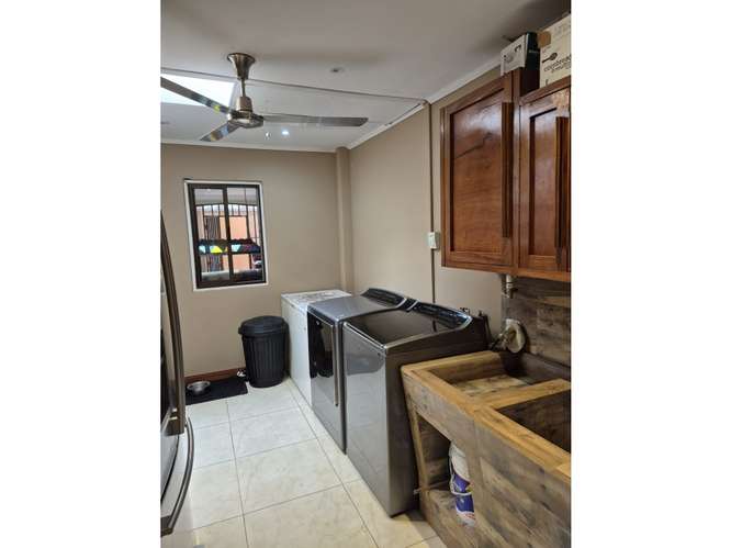 RESIDENCIA DE LUJO CON POTENCIAL COMERCIAL EN SANTO DOMINGO DE HEREDIA - Imagen 18