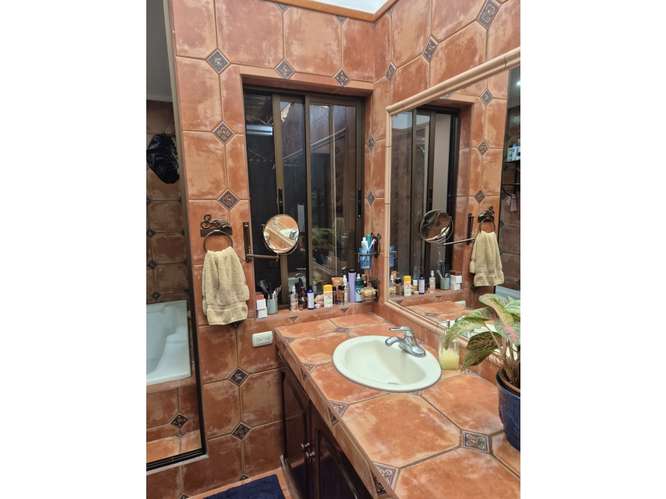 RESIDENCIA DE LUJO CON POTENCIAL COMERCIAL EN SANTO DOMINGO DE HEREDIA - Imagen 12