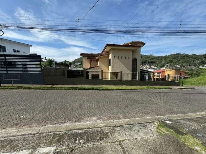 Residencial Lomas de Curridabat, Casa Moderna de 3 Habitaciones y 3.5 Baños en Residencial Lomas de Curridabat - Imagen 2