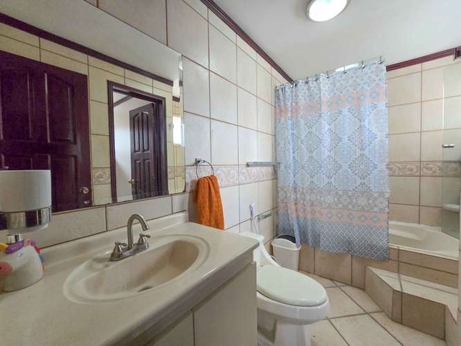 CONDOMINIO DE 3 HABIT. EN GUACHIPELIN ESCAZU - Imagen 18