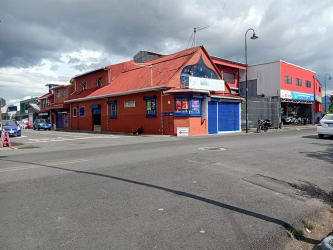 Rent it or VENDE big commercial place excellent location!! In Barrio lujan