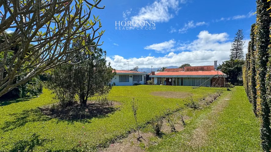 PROPIEDAD COMERCIAL CON CASA FRENTE A CARRETERA NACIONAL PRIMARIA 10 OREAMUNO CARTAGO njc01 - Imagen 14