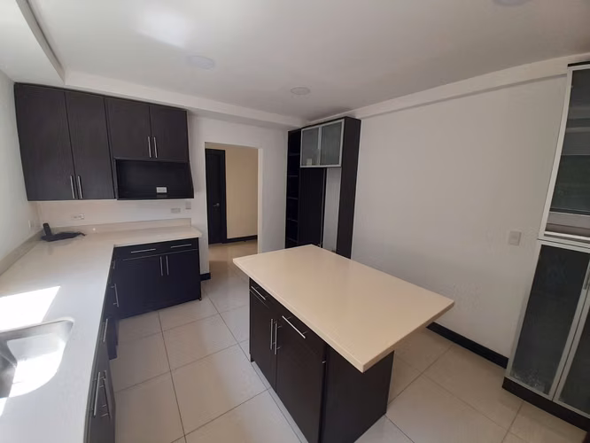 268 / Alquiler / Casa / Grande y lujosa / Condominio Exclusivo - Imagen 3