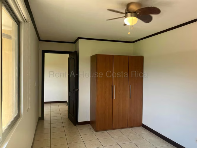 Alquiler de casa en Boulevar del sol Lindora Santa Ana 