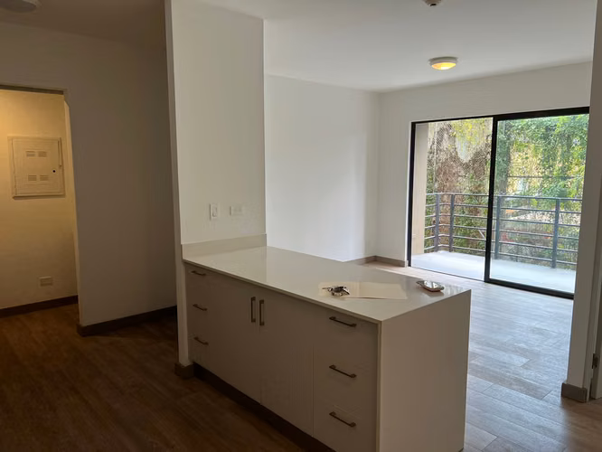 9 / Alquiler / Apartamento / Brasil Santa Ana / Condominio / Seguro - Imagen 5