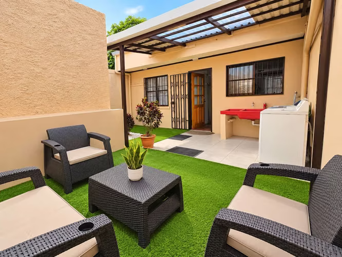 Venta. Oportunidad. Casa de 1 Nivel. Gravilias - Desamparados, San Jose