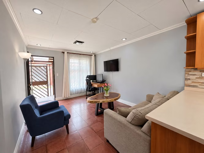 Venta. Oportunidad. Casa de 1 Nivel. Gravilias - Desamparados, San Jose - Imagen 2