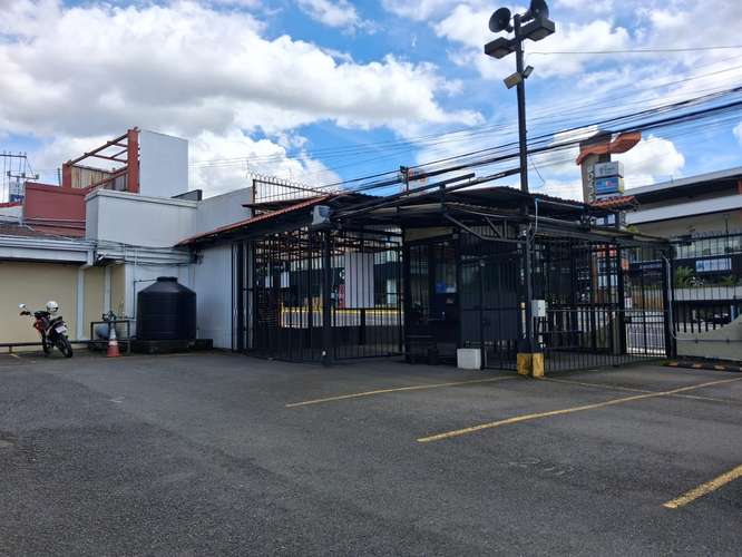 Exclusiva Plaza Comercial en Pinares de Curridabat | Alta Rentabilidad