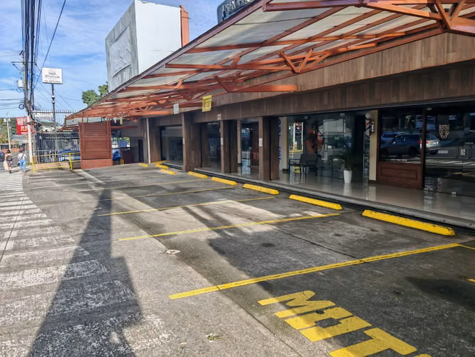 Exclusiva Plaza Comercial en Pinares de Curridabat | Alta Rentabilidad - Imagen 3