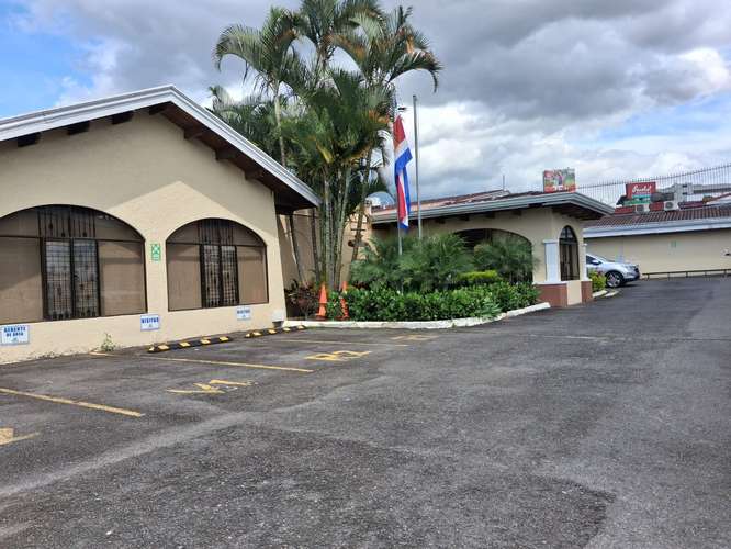 Exclusiva Plaza Comercial en Pinares de Curridabat | Alta Rentabilidad