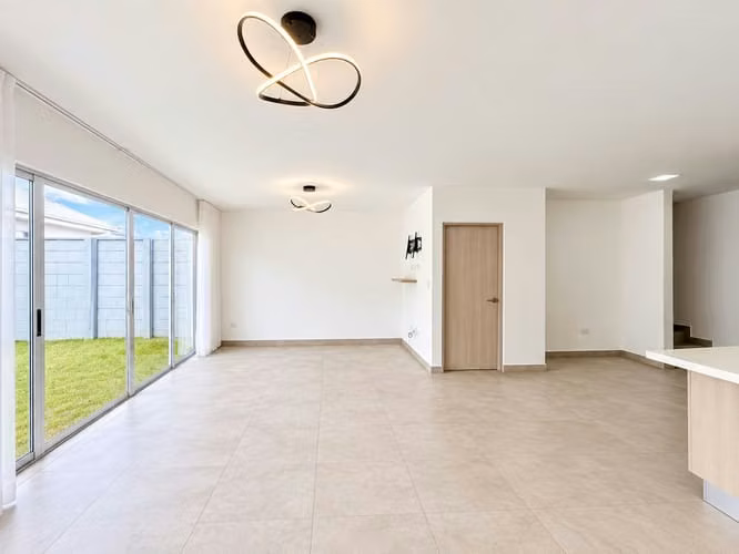 ALQUILER DE CASA MODELO 5, 3 HABITACIONES CON PATIO, CONDOMINIO NAOS - Imagen 4