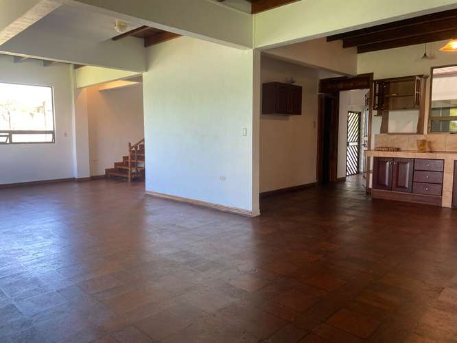 Alquiler casa independiente con amplio jardín GVO - Imagen 4