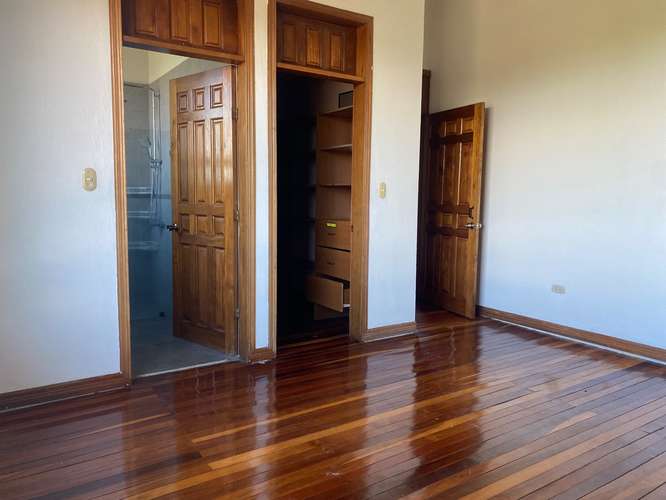 Alquiler casa independiente con amplio jardín GVO - Imagen 10