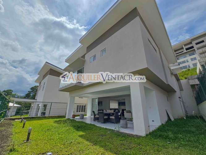 CONDO DE 305 M2 CON 546 M2 DE LOTE EN GUACHIPELIN ESCAZU - Imagen 4