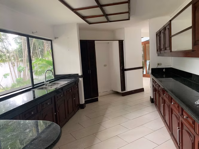 Casa en alquiler Guachipelin ESCAZU, 5 hab, piscina, jardines, 2174 m2 terreno, a minutos de Multiplaza. $4500 - Imagen 13