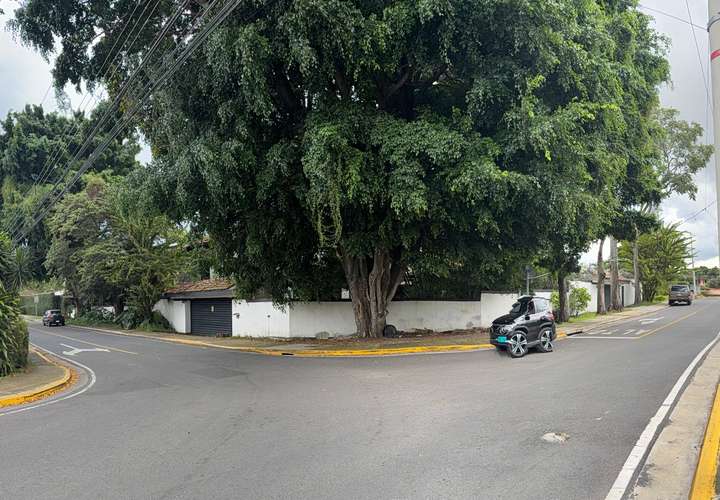 CASA USO MIXTO  ESCAZU, 5 hab, piscina, jardines, 2174 m2 terreno, a minutos de Multiplaza. $4500 - Imagen 14