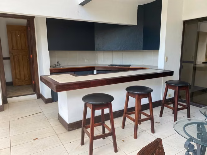 Casa en alquiler Guachipelin ESCAZU, 5 hab, piscina, jardines, 2174 m2 terreno, a minutos de Multiplaza. $4500 - Imagen 7
