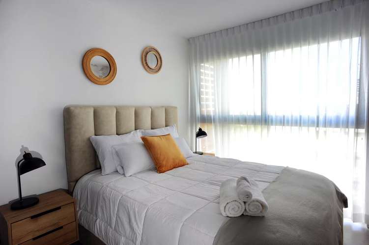 VENTA DE APARTAMENTO AMUEBLADO PARA INVERSIÓN DE 2 HABITACIONES CON PARQUEO - Imagen 7