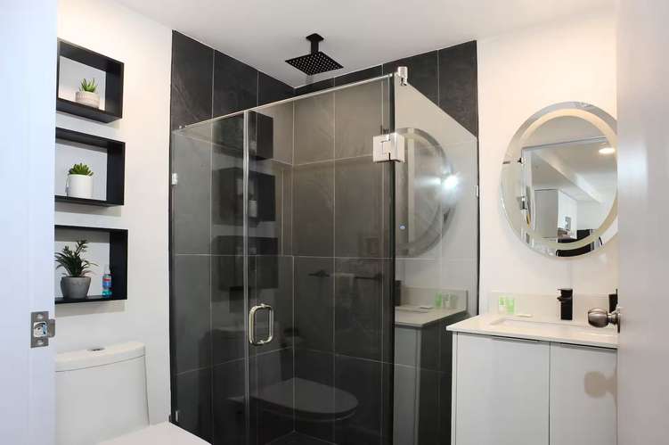VENTA DE APARTAMENTO AMUEBLADO PARA INVERSIÓN DE 2 HABITACIONES CON PARQUEO - Imagen 10
