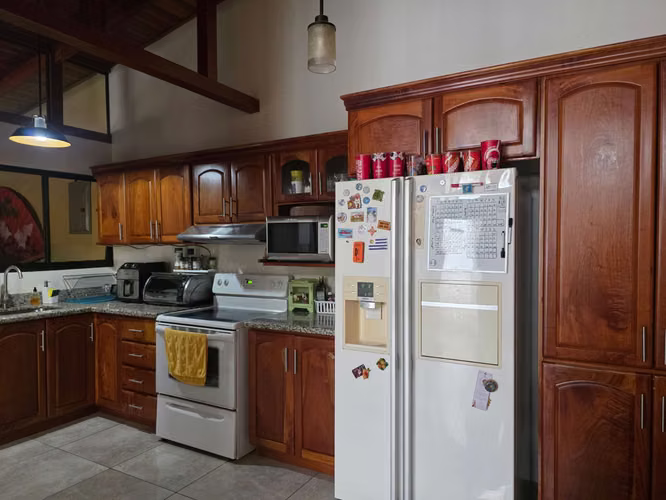 Se Vende Hermosa Casa de una Sola Planta. Residencial El Rio. Heredia Centro. 
