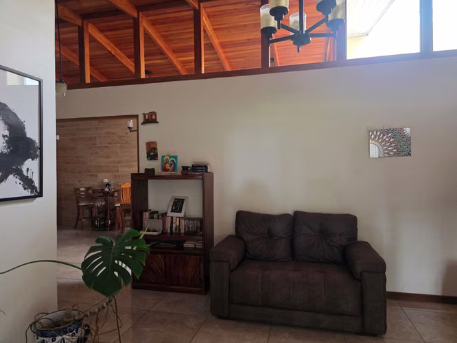 Se Vende Hermosa Casa de una Sola Planta. Residencial El Rio. Heredia Centro. 