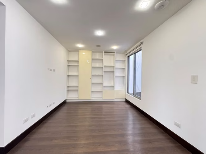 Casa en alquiler con línea blanca en Escazú 