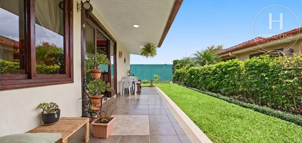 Se Vende Casa de Una Planta Condominio Bosque Verde Granadilla Curridabat 4 Habitaciones mas Patio Amplio en L NJA1466JB