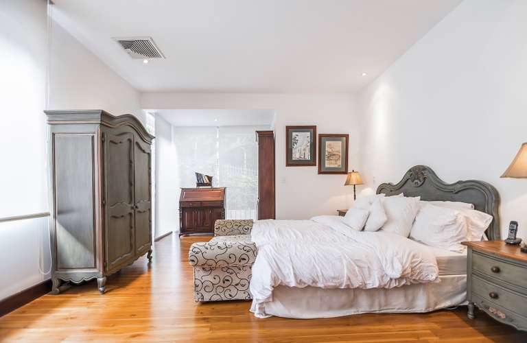 CONDO DE 440 M2 DE 5 HABIT. Y 687 M2 DE LOTE EN JABONCILLOS ESCAZU - Imagen 2