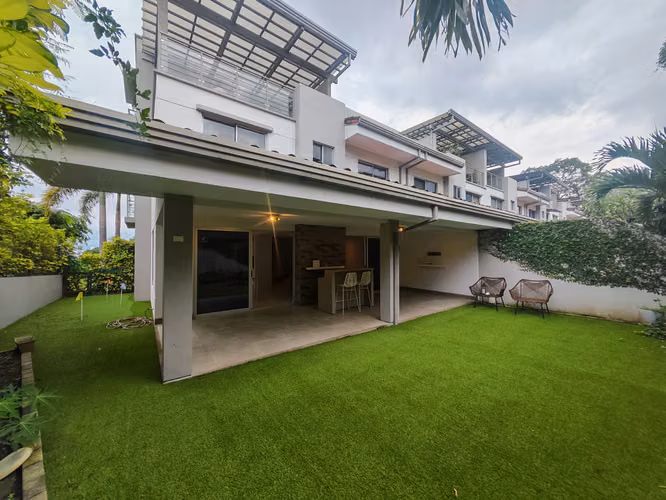 VENTA DE CASA ESQUINERA EN CONDOMINIO EN ESCAZU, JABONCILLOS 