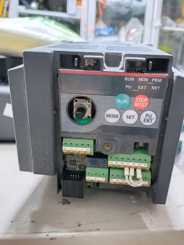 variador de frecuencia MITSUBISHI usado para taller precisión 2 HP asch