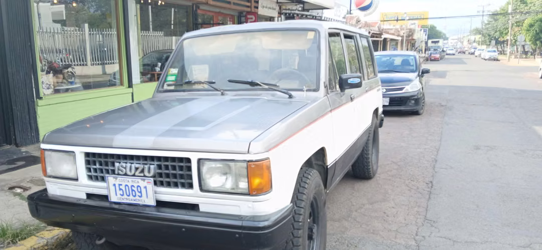 Se vende lindo trooper izusu gas y gasolina motor 2300 económico 