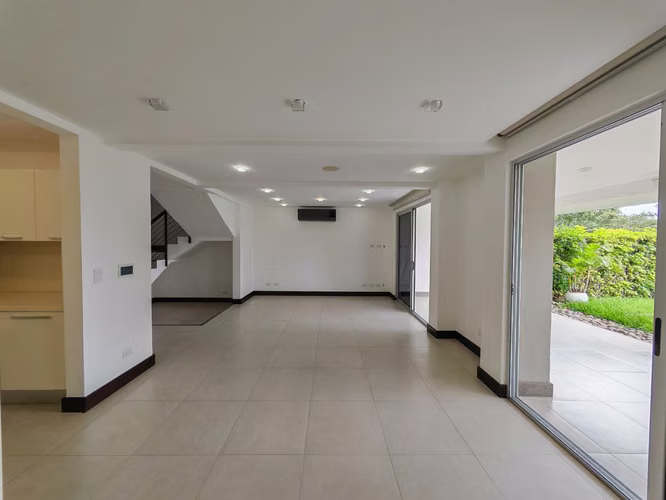 Alquiler de casa Moderna en Jaboncillos, Escazú  - Imagen 2
