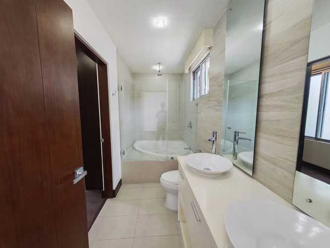 Alquiler de casa Moderna en Jaboncillos, Escazú  - Imagen 10