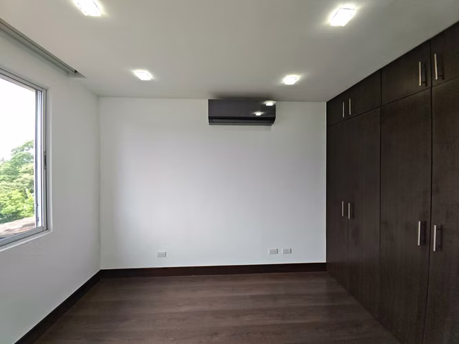 Alquiler de casa Moderna en Jaboncillos, Escazú  - Imagen 15
