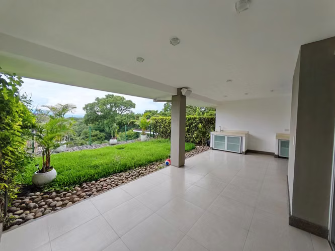 Alquiler de casa Moderna en Jaboncillos, Escazú  - Imagen 8