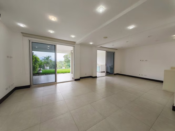 Alquiler de casa Moderna en Jaboncillos, Escazú  - Imagen 5