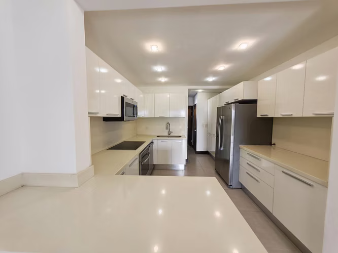 Alquiler de casa Moderna en Jaboncillos, Escazú  - Imagen 7