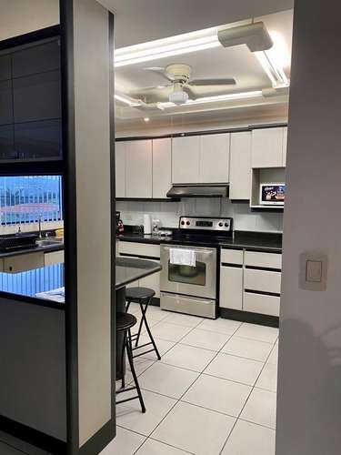 Apartamento amueblado en Escazú con 180 m² y vistas a montaña