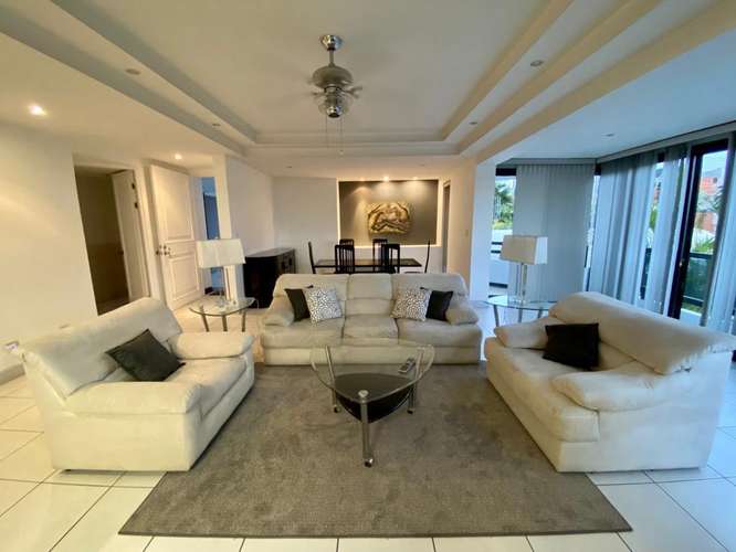 Apartamento amueblado en Escazú con 180 m² y vistas a montaña
