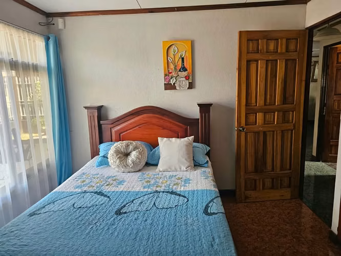 Amplia Casa en El Coyol de Turrialba 
