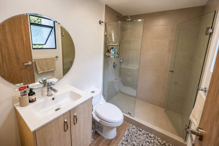 VENTA DE APARTAMENTO AMUEBLADO EN CONDOMINIO BARI, RIO ORO DE SANTA ANA  - Imagen 9