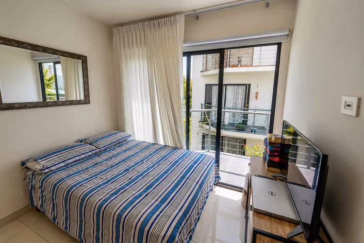 VENTA DE APARTAMENTO AMUEBLADO EN CONDOMINIO BARI, RIO ORO DE SANTA ANA  - Imagen 6