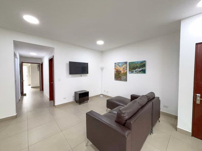 Alquiler Moderno Apartamento en Sabana Norte con Patio - Imagen 4