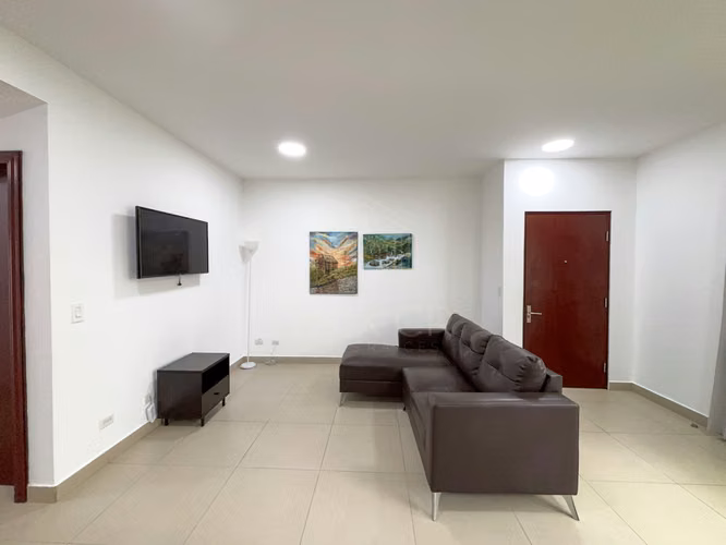 Alquiler Moderno Apartamento en Sabana Norte con Patio - Imagen 2