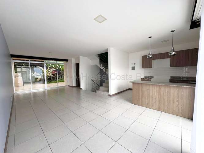 CASA EN VENTA EN CONDOMINIO SAN MIGUEL DE SANTO DOMINGO, HEREDIA | 4 HAB | CERCA DEL COLEGIO LINCOLN | CON AMENIDADES P - Imagen 4